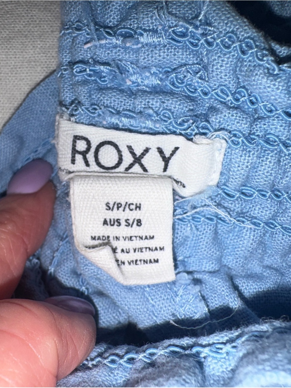 4 pairs of ROXY beachy shorts - Picture 7 of 7